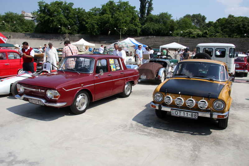 Illustration for article titled Classic Car Ownership Is Made Greater By The People Around You
